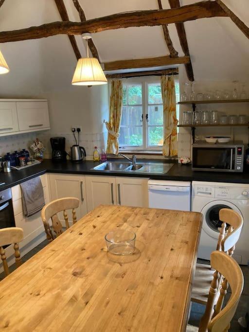 Stable Cottage - Sleeps 6, Near Lulworth Cove دورتشستر المظهر الخارجي الصورة